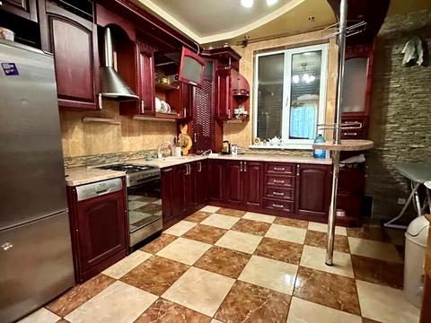 будинок за адресою Надії Алексєєнко вул. (Чичеріна), 75