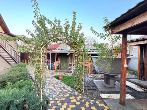 будинок за адресою Дорожня