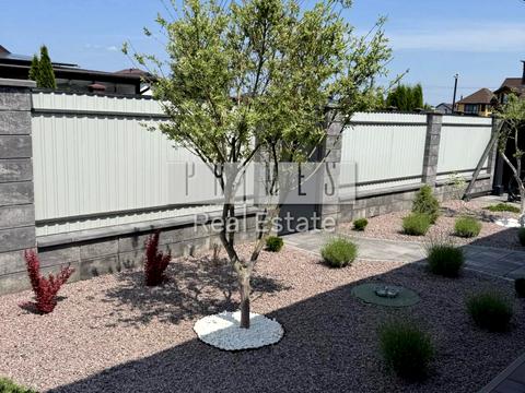 будинок за адресою Квітнева