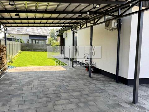 будинок за адресою Квітнева