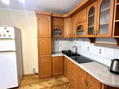 квартира за адресою Євгена Плужника вул., 3