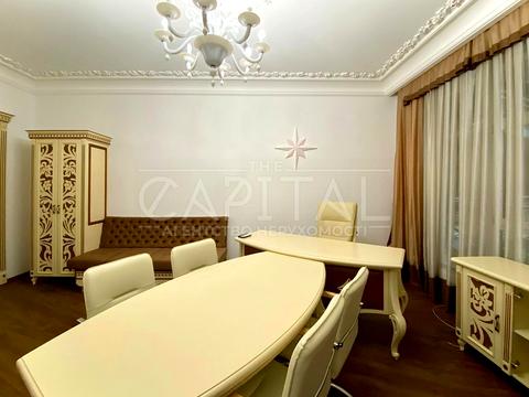 комерційна за адресою Євгена Коновальця вул. (Щорса), 3