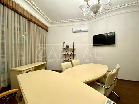 комерційна за адресою Євгена Коновальця вул. (Щорса), 3