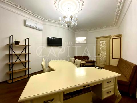 комерційна за адресою Євгена Коновальця вул. (Щорса), 3