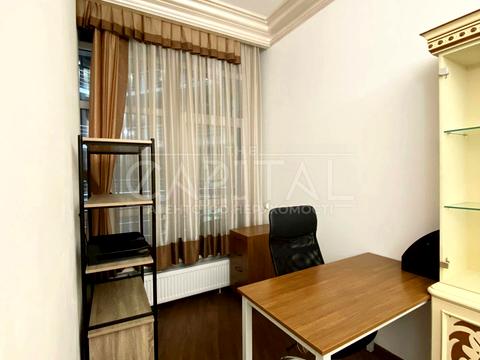 комерційна за адресою Євгена Коновальця вул. (Щорса), 3