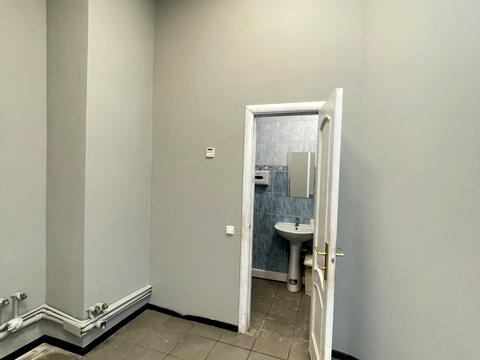 комерційна за адресою Київ, Раїси Окіпної вул., 8