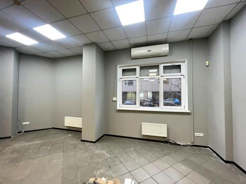 комерційна за адресою Раїси Окіпної вул., 8