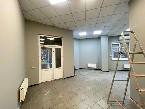 комерційна за адресою Раїси Окіпної вул., 8