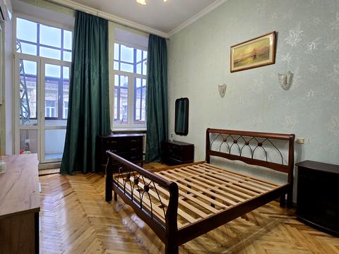 квартира за адресою Богдана Хмельницького вул., 10