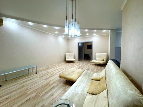 квартира за адресою Раїси Окіпної вул., 8