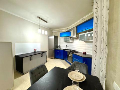 квартира за адресою Раїси Окіпної вул., 8