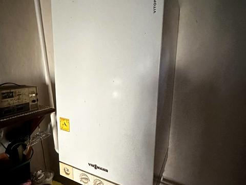 будинок за адресою Центрова