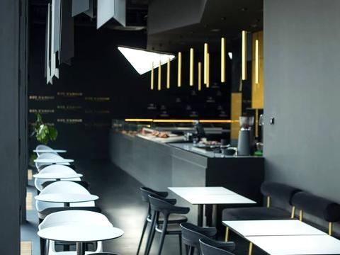 комерційна за адресою Львівська вул., 1б