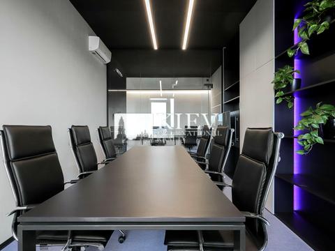 комерційна за адресою Жилянська вул., 68