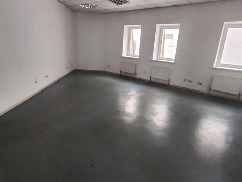 комерційна за адресою Майдан Озерний вул. (Боброва), 3