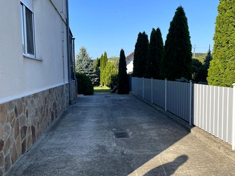 будинок за адресою Центральна, 12