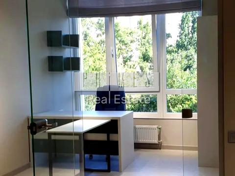 комерційна за адресою Жилянська вул., 68