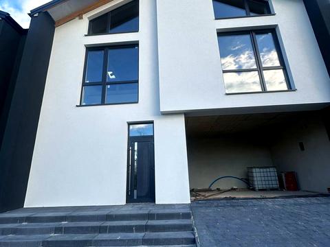 будинок за адресою Михайла Грушевського вул.