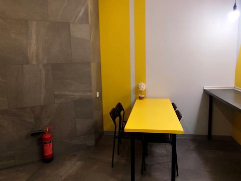 комерційна за адресою Залізничне шосе, 2А