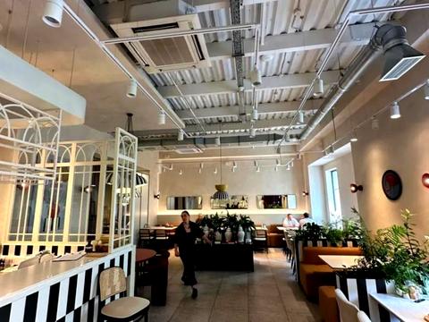 комерційна за адресою Петра Сагайдачного вул., 37