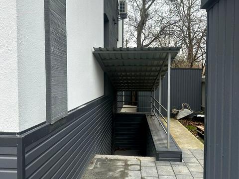 комерційна за адресою Лугова, 6