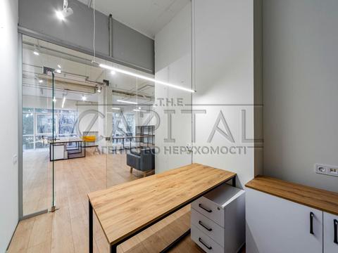 коммерческая по адресу Василия Тютюнника ул. (Анрі Барбюса), 12