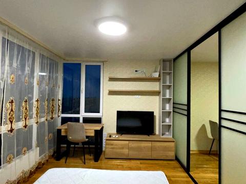 квартира за адресою Олега Мудрака вул. (Генерала Наумова), 1-Б