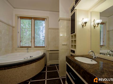 будинок за адресою с. Лебедівка, Набережна вул.