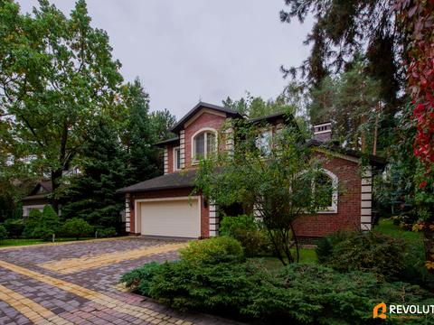 будинок за адресою Набережна вул.