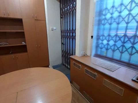 комерційна за адресою Паньківська вул., 12