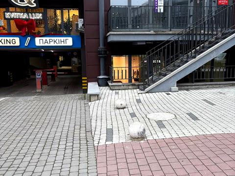 комерційна за адресою Княгинин вул., 44