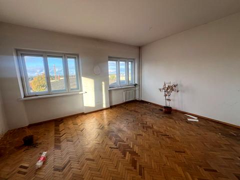 комерційна за адресою Конюшинна вул., 16