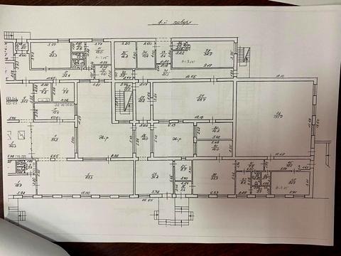 комерційна за адресою Конюшинна вул., 16