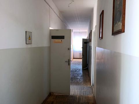 комерційна за адресою Конюшинна вул., 16