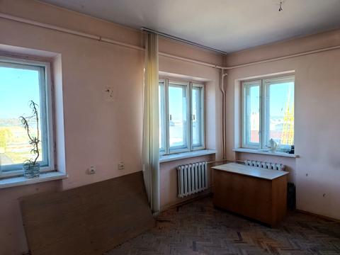 комерційна за адресою Конюшинна вул., 16