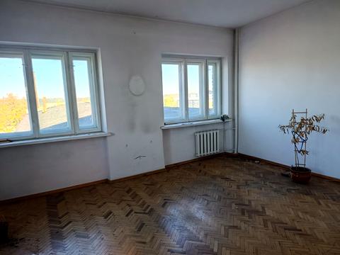 комерційна за адресою Конюшинна вул., 16