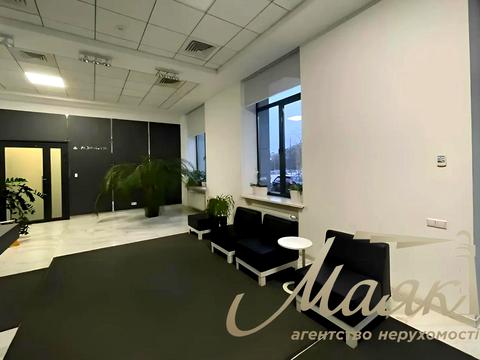 комерційна за адресою Миколи Міхновського бульв. (Дружби народів), 19-А