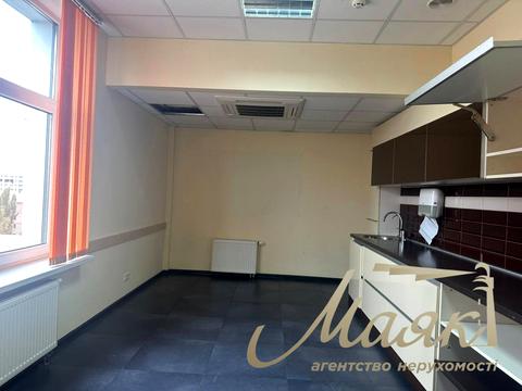 комерційна за адресою Миколи Міхновського бульв. (Дружби народів), 19-А