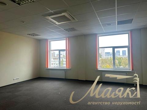 комерційна за адресою Миколи Міхновського бульв. (Дружби народів), 19-А