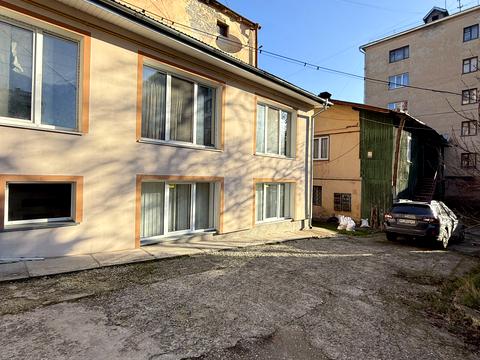 комерційна за адресою Галицька вул., 63