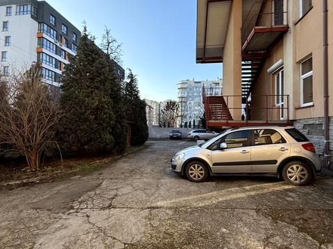 комерційна за адресою Галицька вул., 63