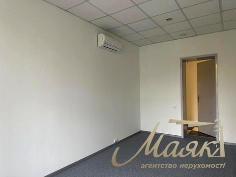 комерційна за адресою Миколи Міхновського бульв. (Дружби народів), 19