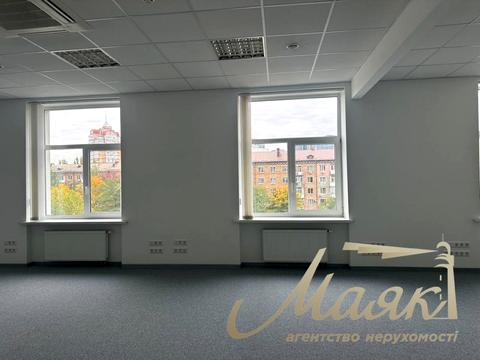 комерційна за адресою Миколи Міхновського бульв. (Дружби народів), 19