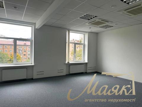 комерційна за адресою Миколи Міхновського бульв. (Дружби народів), 19