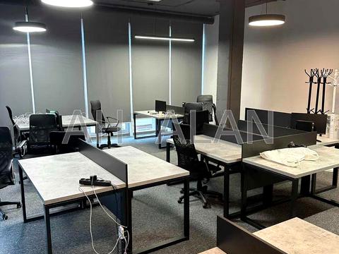 комерційна за адресою Товарна вул., 1