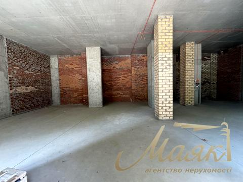 комерційна за адресою Любомира Гузара просп. (Космонавта Комарова), 15