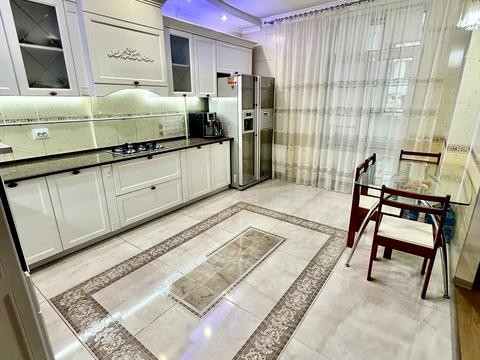 квартира за адресою Раїси Окіпної вул., 4