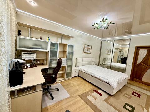 квартира за адресою Раїси Окіпної вул., 4