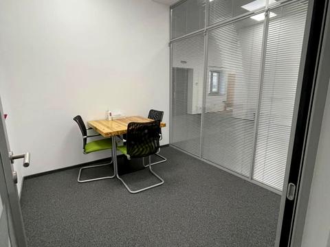 комерційна за адресою Бродівська вул., 14