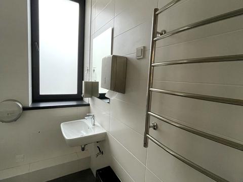 комерційна за адресою Бродівська вул., 14